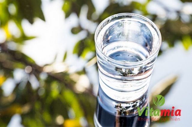 Sử dụng nước điện giải hàng ngày để cải thiện sức khỏe
