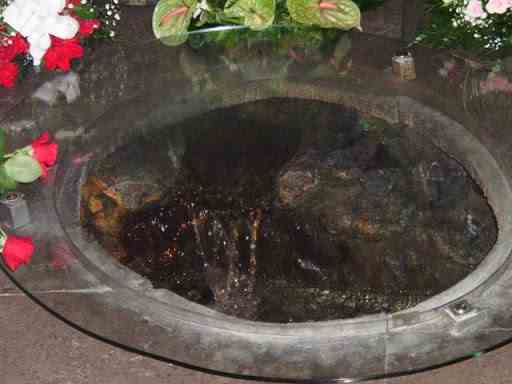 Suối khoáng tự nhiên