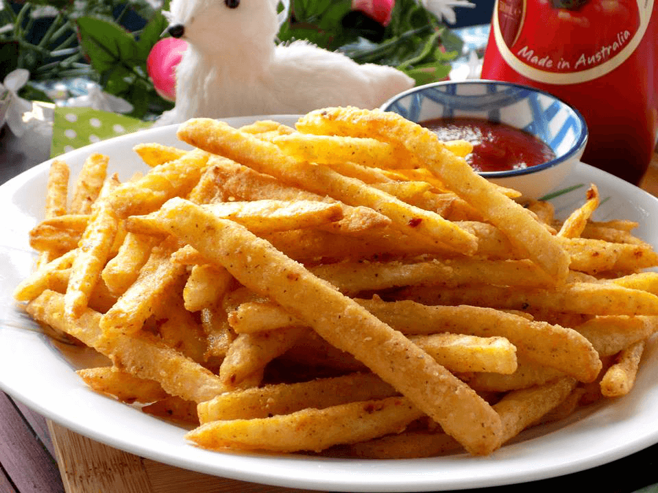 Ăn khoai tây chiên