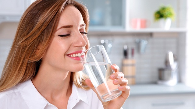 Uống nước ion kiềm trực tiếp từ máy phân giải đảm bảo chất lượng nước Uống nước ion kiềm trực tiếp từ máy phân giải đảm bảo chất lượng nước