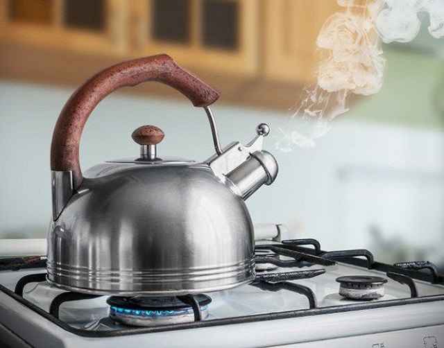 Thói quen dùng nước đun sôi để uống của người Việt Nam Thói quen dùng nước đun sôi để uống của người Việt Nam
