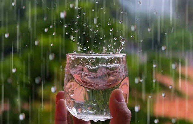 Nước mưa có phải là nguồn nước sạch hay không?