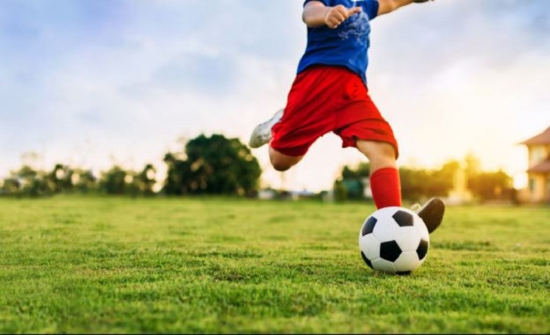 Bóng đá cũng là môn thể thao đáng lựa chọn cho mùa hè