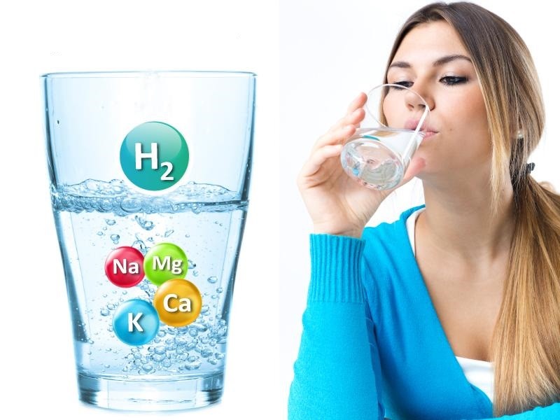 Nước ion kiềm là thức uống được khuyên dùng cho người thường xuyên chơi thể thao
