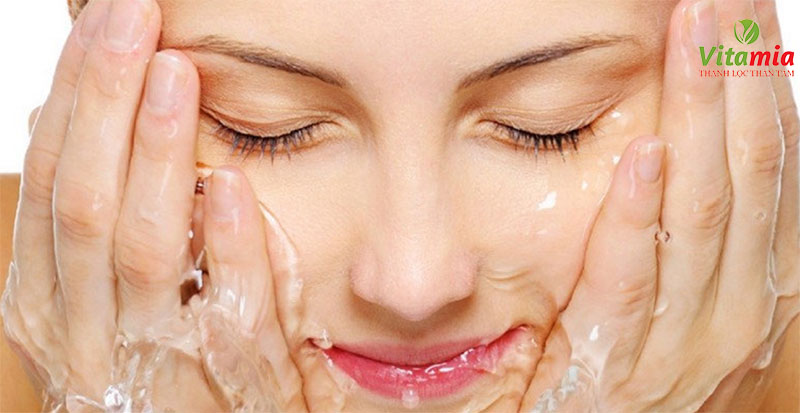 Sử dụng nước Kangen chăm sóc da giúp sạch bã nhờn hạn chế tình trạng mọc mụn