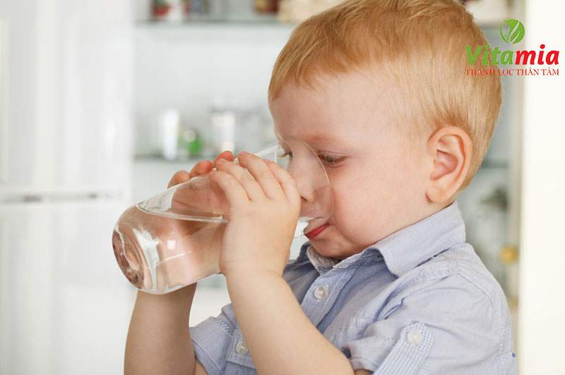 Trẻ từ 1 đến 5 tuổi chỉ nên uống 125ml - 250ml nước ion kiềm trong ngày