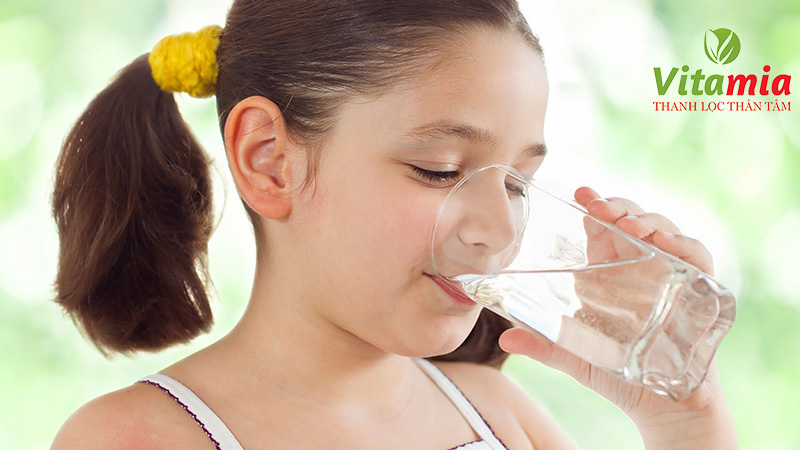 Trẻ em từ 12 -18 tuổi uống nước ion kiềm khoảng có độ pH 9.0 - 9.5